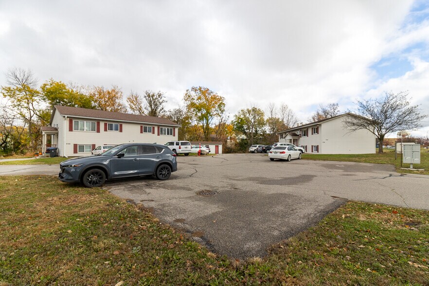 Building Photo - 202 Balcerzak Dr