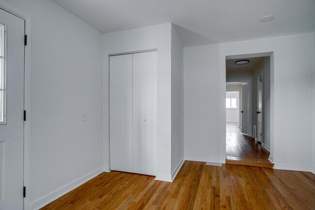 Building Photo - 2403 Flint St