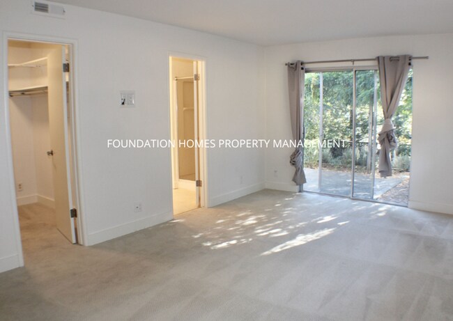 Building Photo - Dreamy Sleepy Hollow Single Story Mid-Cent...