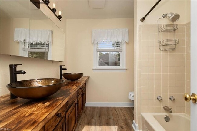 Building Photo - 4125 Duke of Gloucester Dr
