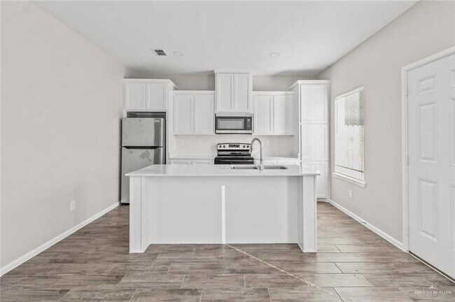 Building Photo - 11 Shavano Dr
