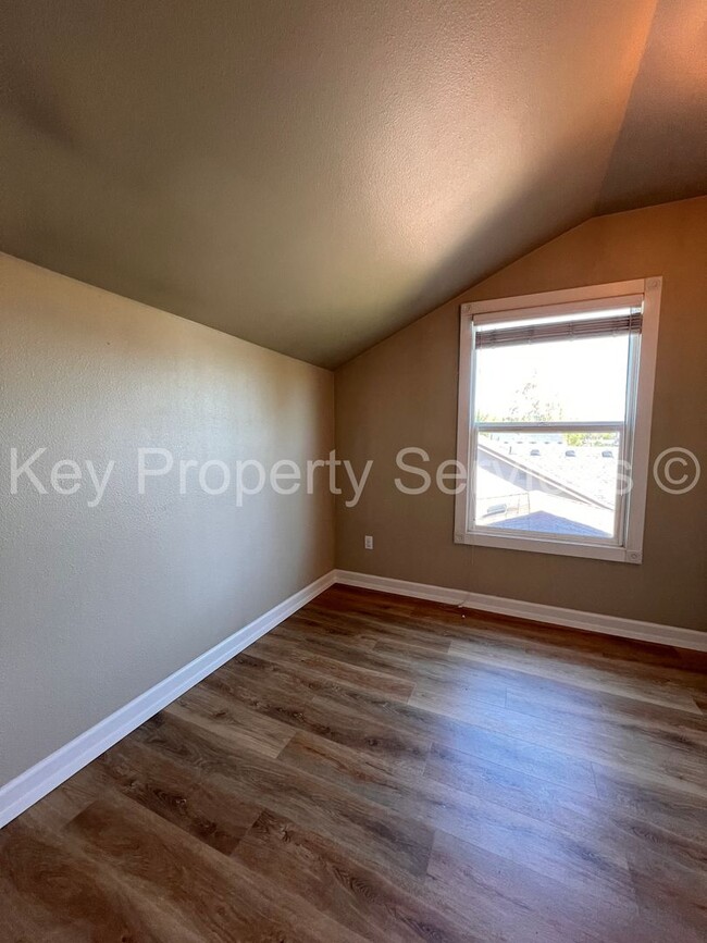Building Photo - Charming One-Bedroom in Downtown Woodland