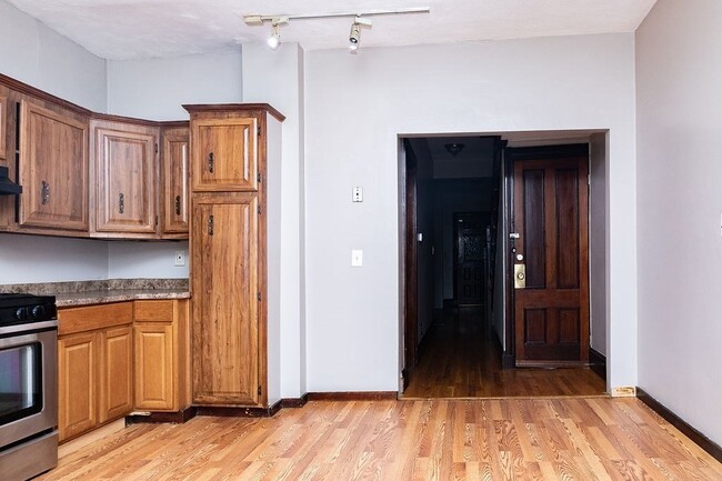 Building Photo - 12 Payson Ave