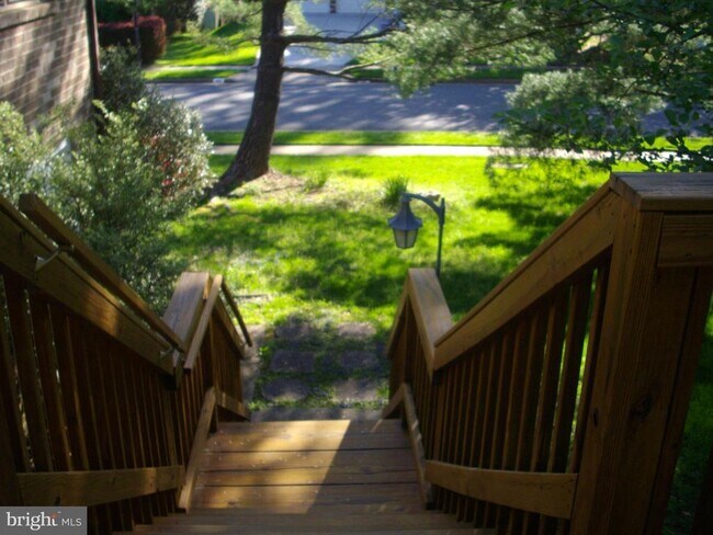 Building Photo - 9713 Klimt Ct