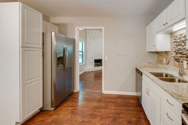 Building Photo - 625 Mercer Dr