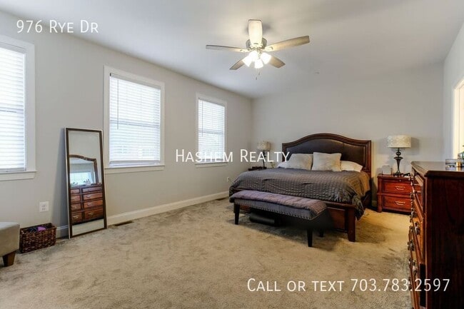 Building Photo - 976 Rye Dr