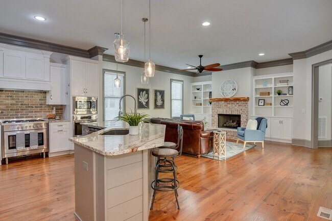 Building Photo - 3057 Leaning Oak Way