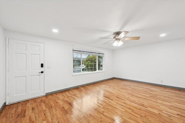 Building Photo - 3 bedroom in Renton WA 98058