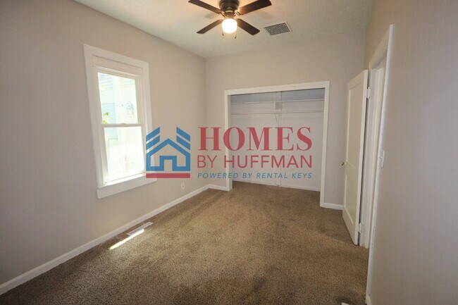 Building Photo - Two Bedroom House | Two Bathrooms