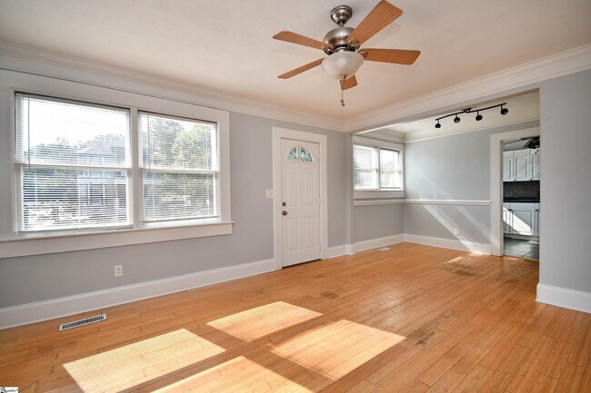 Building Photo - 204 Parkins Mill Rd