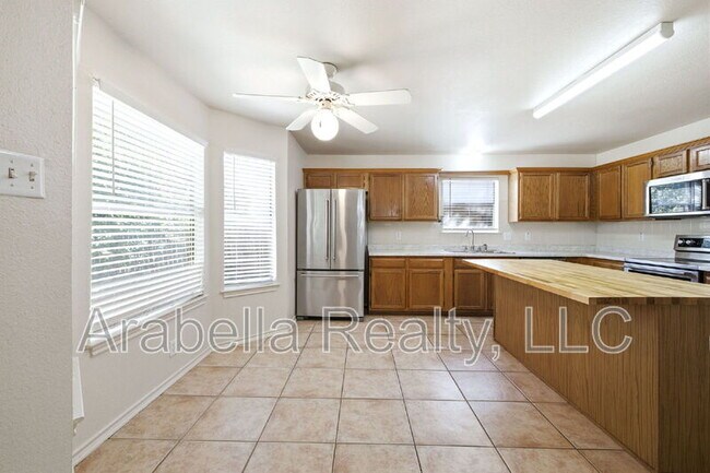 Building Photo - 832 Dimrock