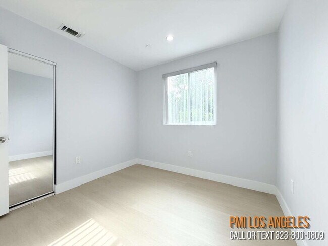 Building Photo - 208 1/2 E 87th St