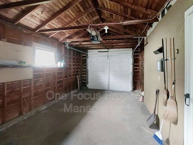 Building Photo - 1127 Louisa St