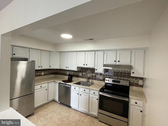 Building Photo - 511 Walden Cir