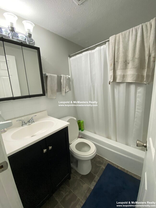 Building Photo - 181 Thorndike St