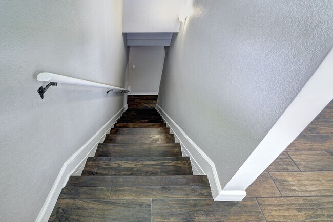 Building Photo - HUGE House In Tempe Close to ASU