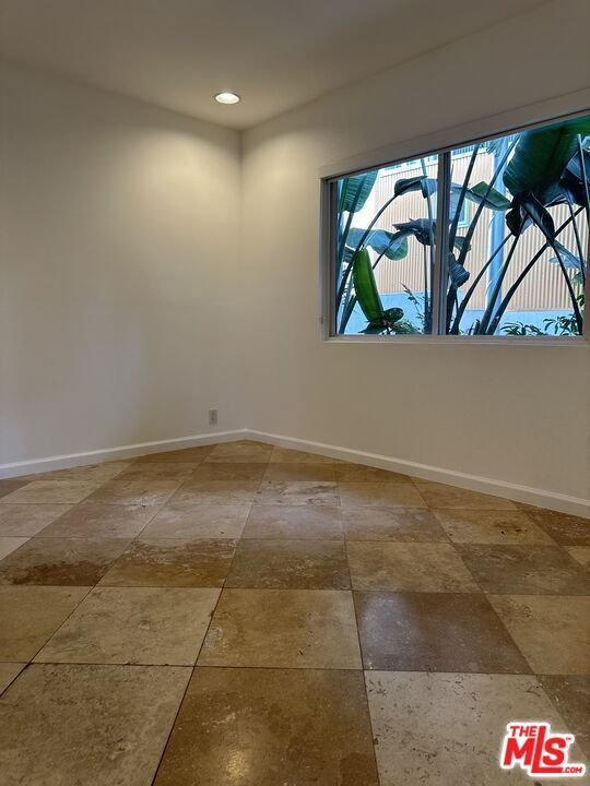 Building Photo - 2454 Penmar Ave
