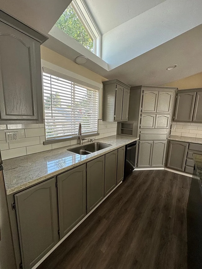 Building Photo - Modern Auburn Retreat—Fully Renovated 3BR ...