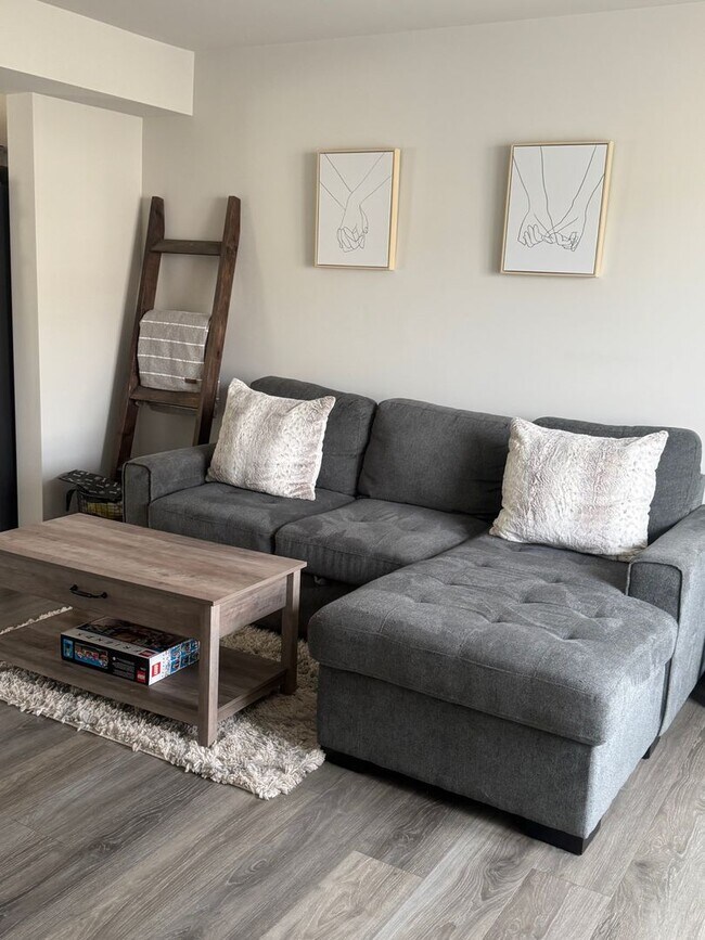 Building Photo - Furnished or Unfurnished Townhome