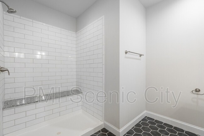 Building Photo - 1904 Cypress Ln