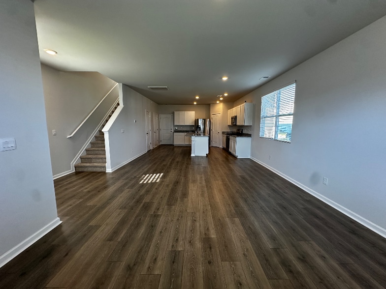 Building Photo - 1525 Ashgrove Pl
