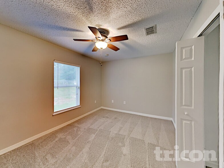 Building Photo - 13389 Dunbar St