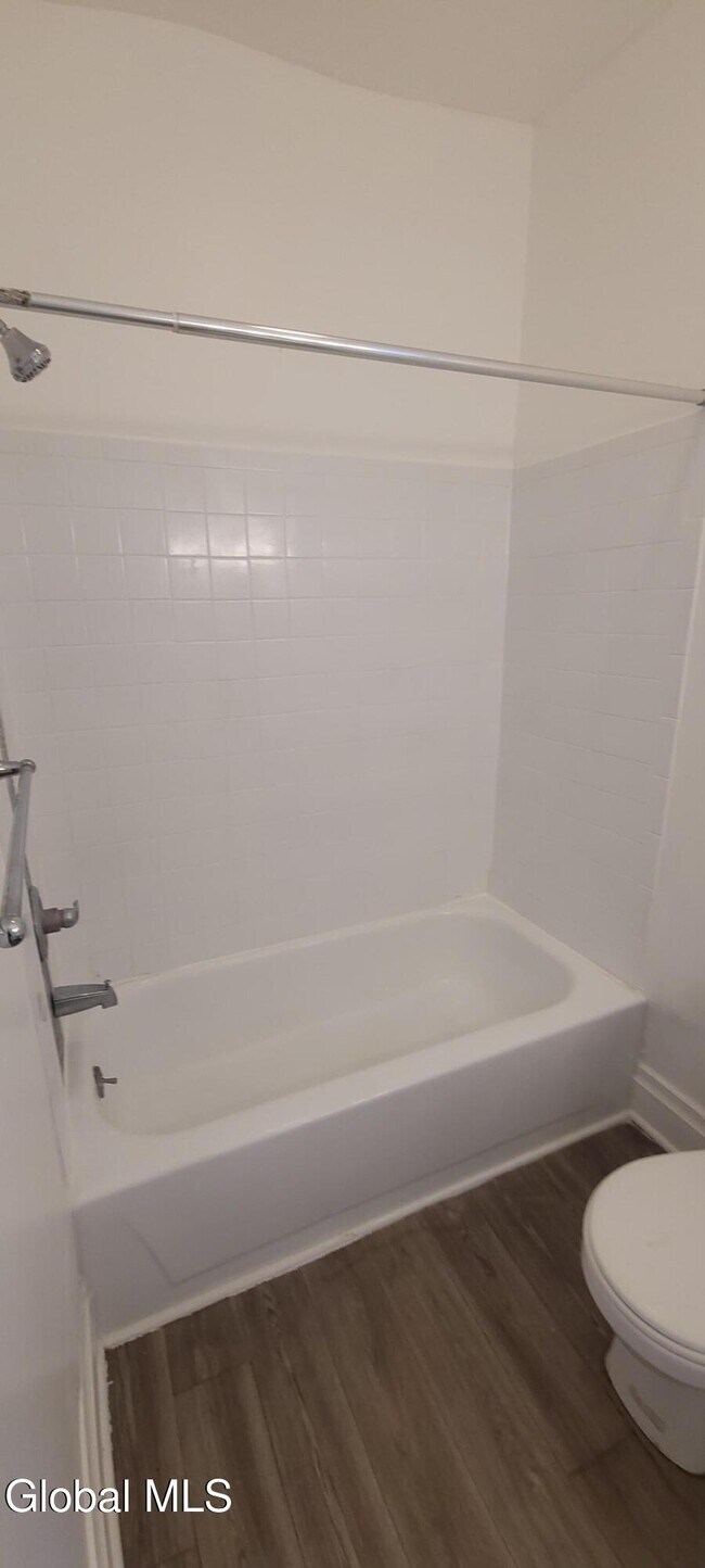 Building Photo - 9 St Joseph's Terrace