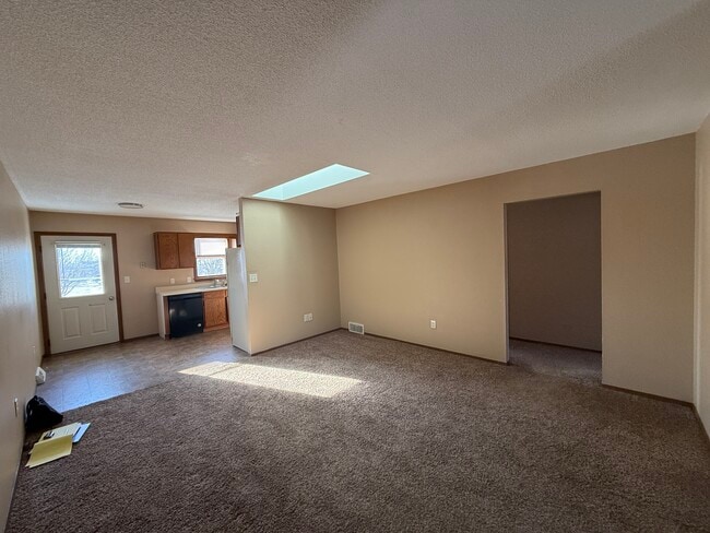 Building Photo - 1006 Castlewood Dr