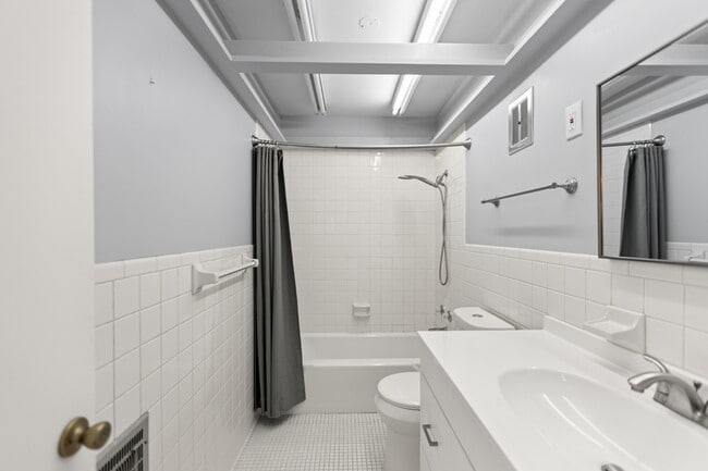 Building Photo - 801-805 Lester Harris Rd