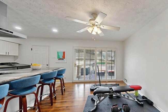 Building Photo - 7305 Lehigh Dr