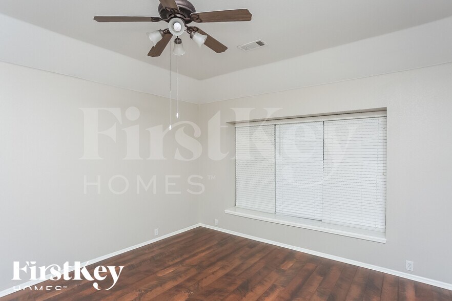 Building Photo - 2852 Maple Creek Dr