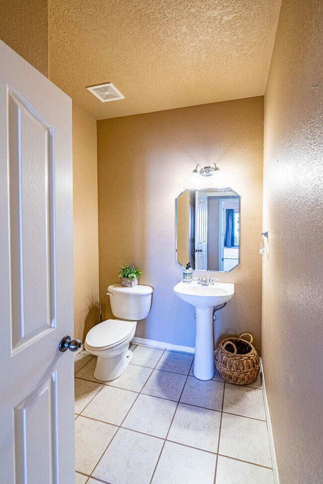 Building Photo - 9719 Calle Chamisa NW