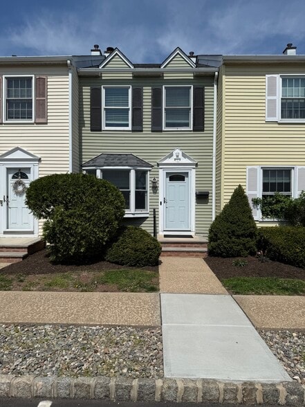 Building Photo - 118 N Bridge St