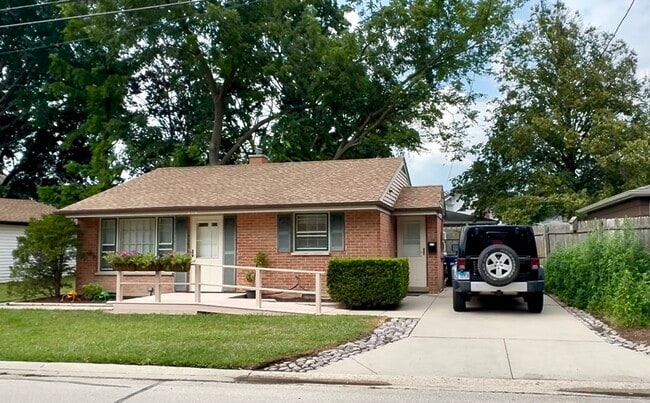 Building Photo - 104 Michigan Ave