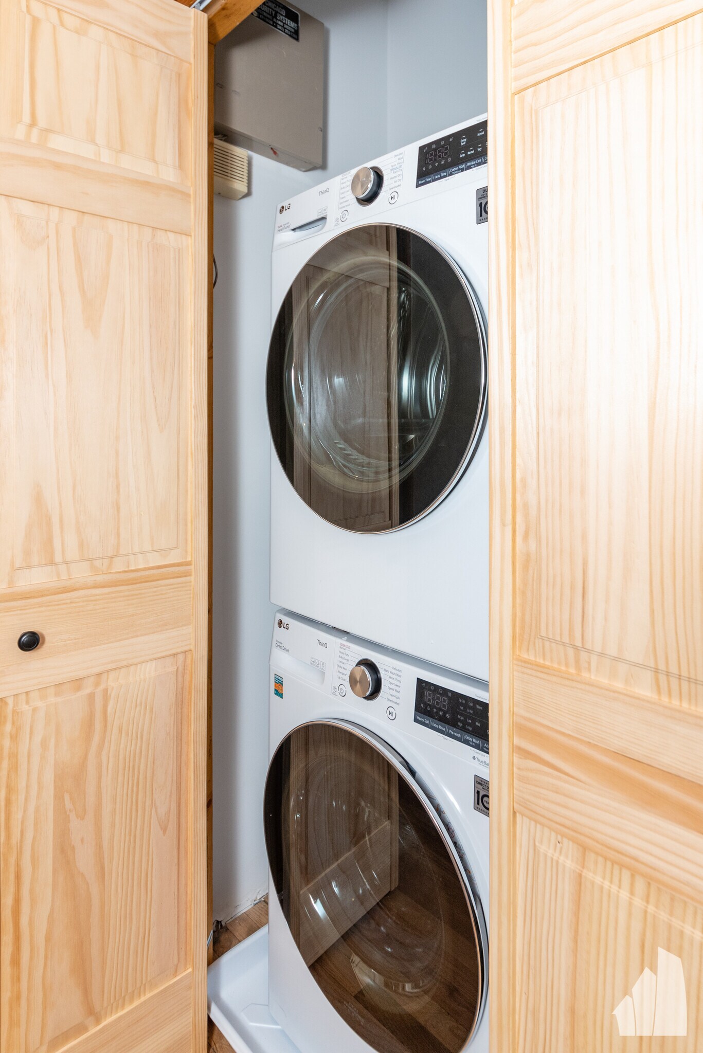 Building Photo - 2338 N Greenview Ave