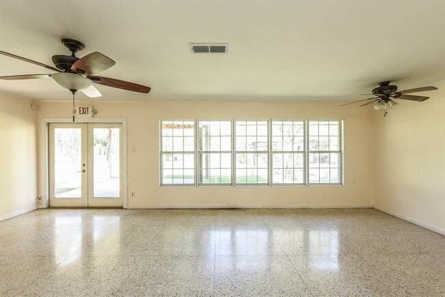 Building Photo - 8710 West Ln