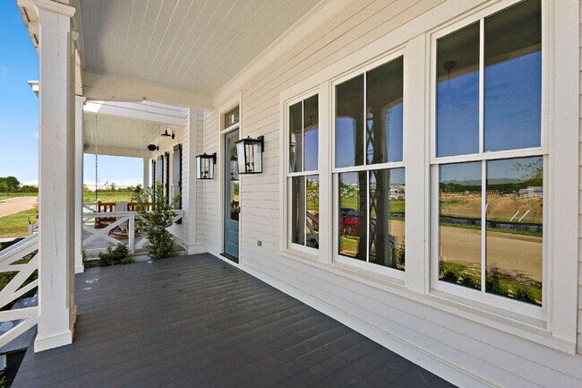 Building Photo - Luxury Townhome for Rent in Waterpointe | 3 Bed | 2.5 Bath | Private Courtyard