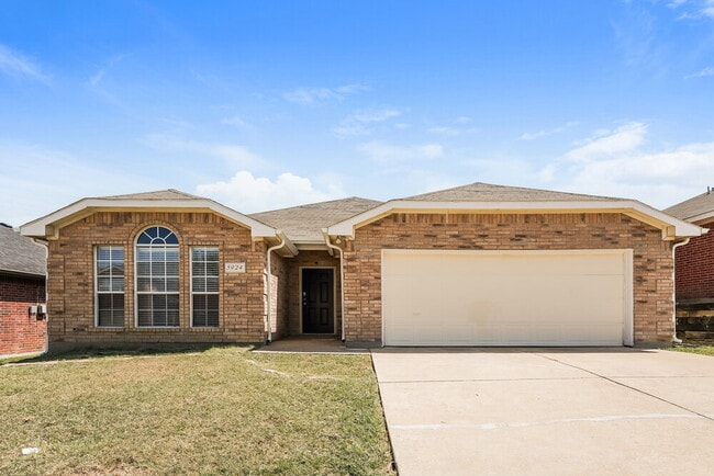 Building Photo - 5924 Firethorn Dr