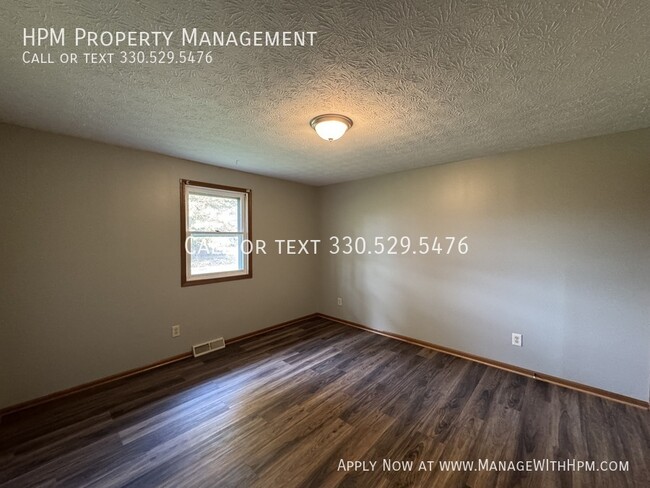 Building Photo - Updated Duplex For Rent Located in Plain T...