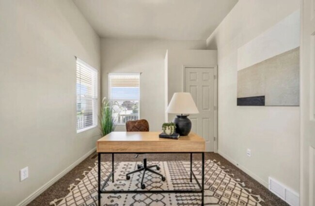 Building Photo - Stunning Home in Excellent Location!