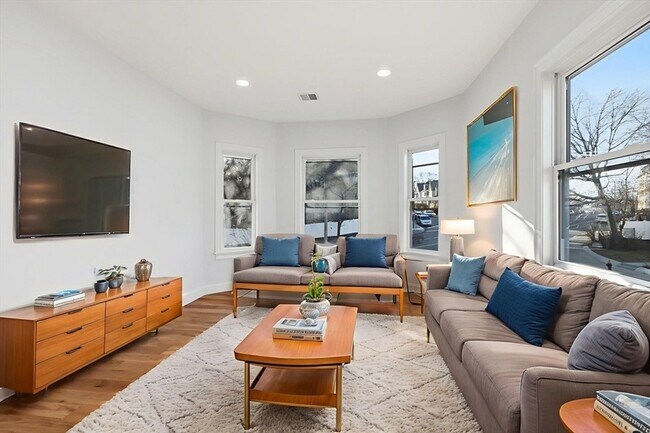 Building Photo - 438 Talbot Ave