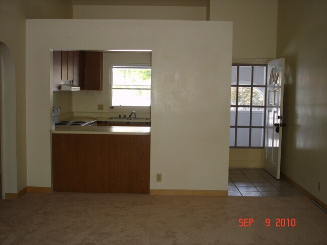 Building Photo - $3,000 / 2-BR / 2-BATH Townhouse with 1 pa...