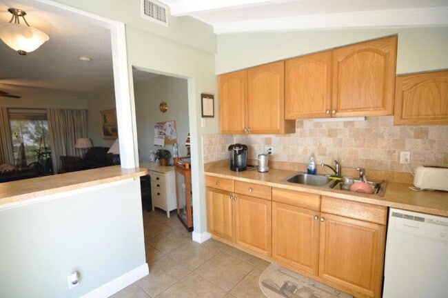 Building Photo - 1325 Arapaho St