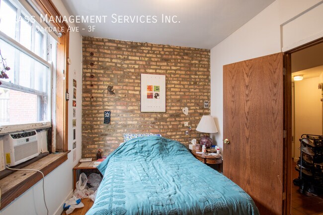 Building Photo - 644 W Oakdale Ave