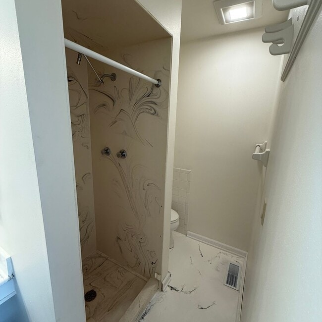 Building Photo - 213-217 N Thompson Rd