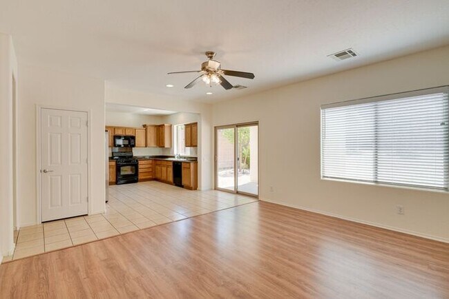 Building Photo - SPACIOUS 3 BEDROOM HOME IN 89044