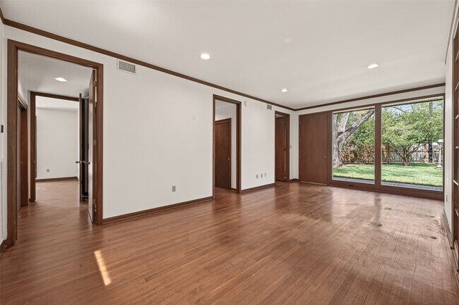 Building Photo - 10614 Fairlane Dr