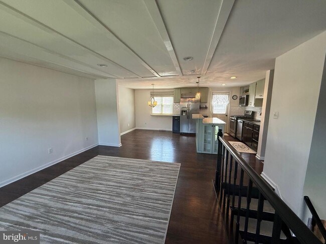 Building Photo - 5079 Macnamara Dr