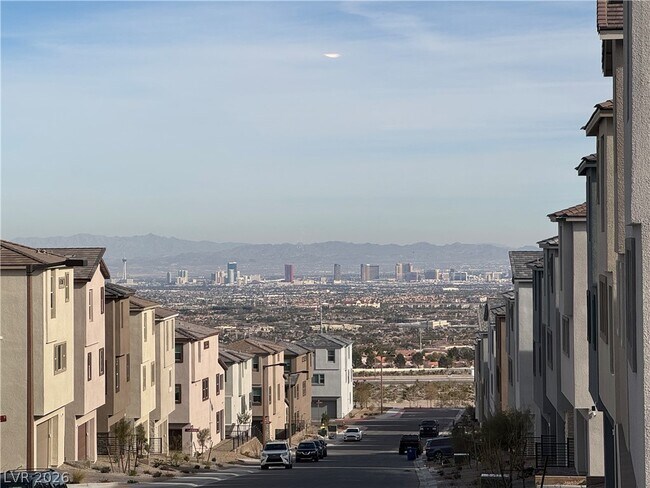 Building Photo - 1505 Little Penguin St