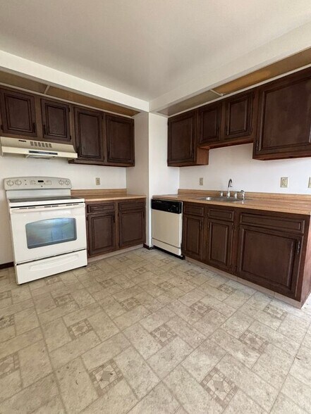 Primary Photo - 25 Barton Ct